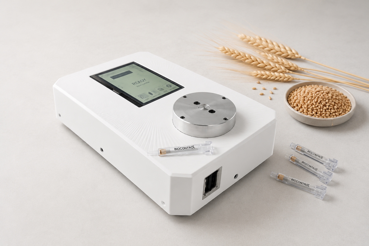 Magnetic reader instrument for rapid mycotoxin analysis with sample tubes and grain